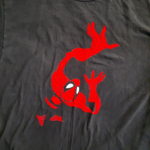 Spiderman- Men's Black T-Shirt, Changes Tag, Felt Design, Single Stitch- Size XL - Picture 2 of 5